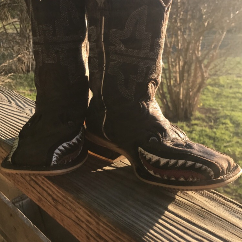 Sharks boys boots tin hauls